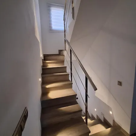 Casa Fantastica En Zona Tranquila Un Todos Nuestra Casa Es Perfecta Tanto Familias Y Amigos Que Buscan Descanso, Ciclistas Que Desean Explorar La Zona Ciclistas Ofrecemos Un Espacio Seguro Guardar Bicicle * خيرونا