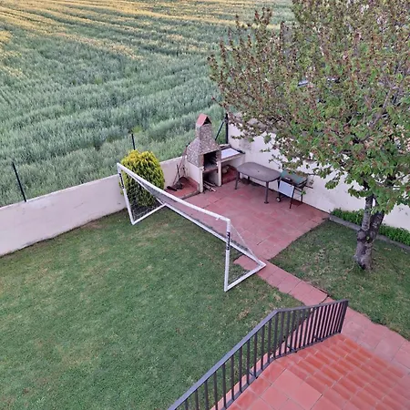 Casa Fantastica En Zona Tranquila Un Todos Nuestra Casa Es Perfecta Tanto Familias Y Amigos Que Buscan Descanso, Ciclistas Que Desean Explorar La Zona Ciclistas Ofrecemos Un Espacio Seguro Guardar Bicicle بيت للعطل *